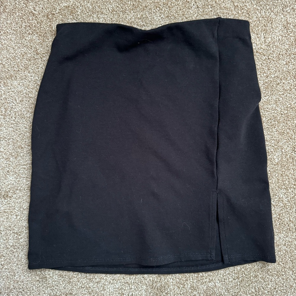 Pull On Black Mini Skit with Side Slit